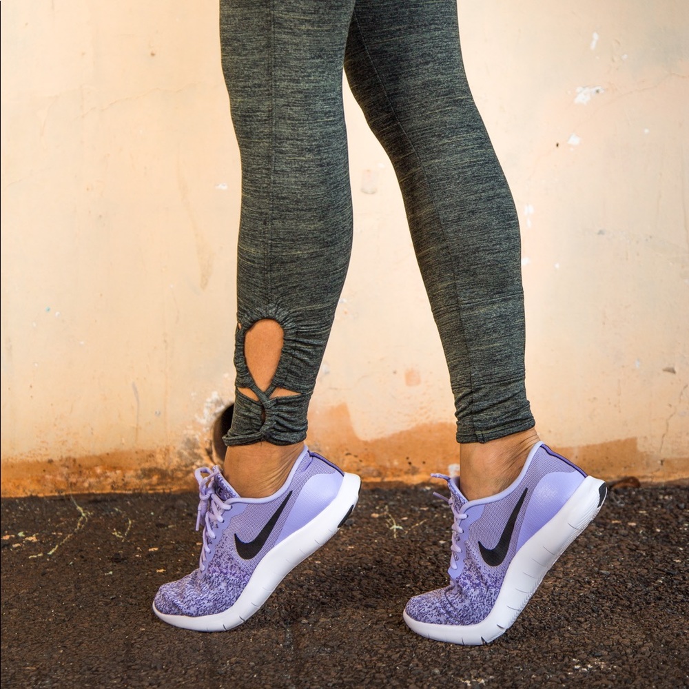 Revolve Legging - Picture 2 of 3